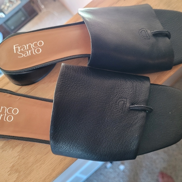 Comfy sandals. - Picture 2 of 4